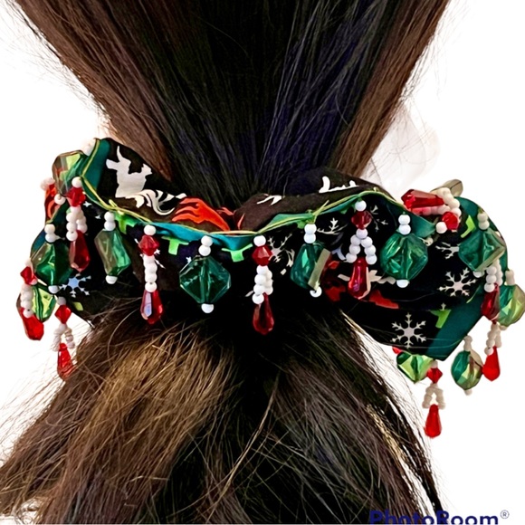 Christmas Grinch Scrunchie, Hair Accessory |Handmade Gift, Hair Tie, glass beads - Picture 14 of 14